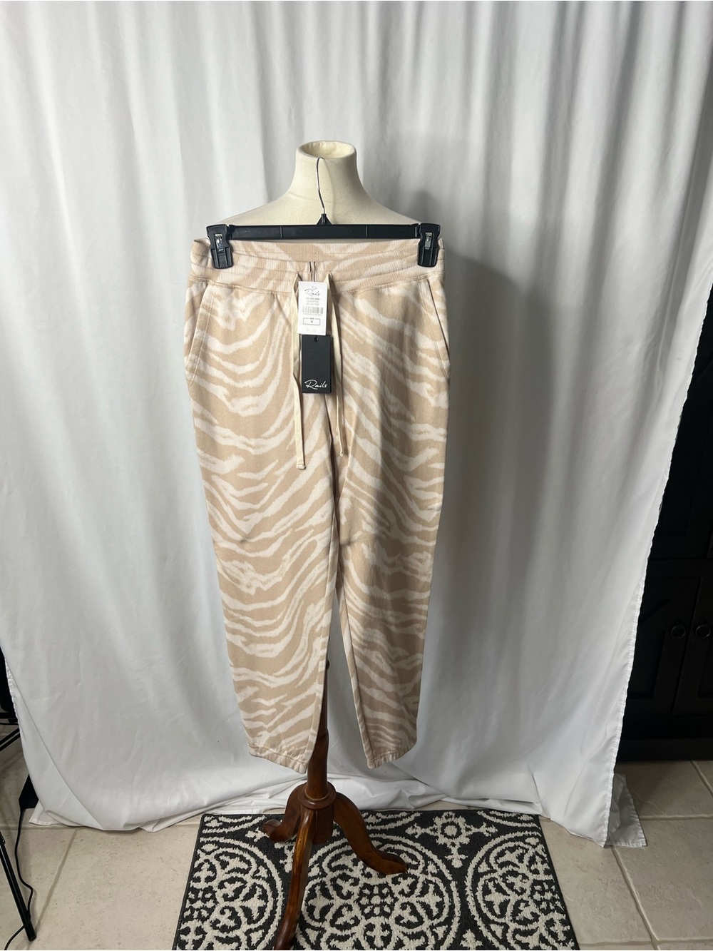 Rails Kingston Diffused Tiger Jogger Sweatpants Size Medium NWT - Picture 4 of 15